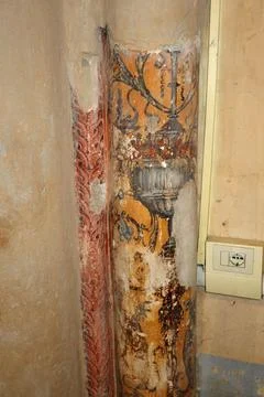 Napoli - Navata centrale della cripta della Basilica di San Giovanni Stock Photos