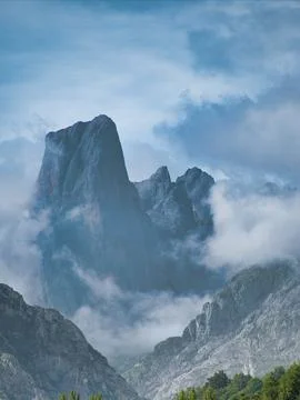 Naranjo de Bulnes in Clouds and Mist - Dramatic vertical view of the iconic.. Stock Photos