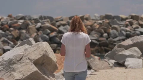 NAROOMA SLO MO WALK 動画素材 163220749