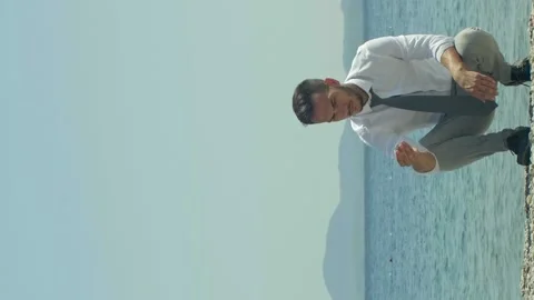 The narrative of having to work on vacation. Stock Footage 143962158