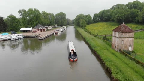 Narrow Boat Going Through Danube Delta Vídeo Stock 144256774