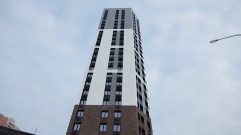 Narrow building features multi-colored exterior panels Видео 329912527