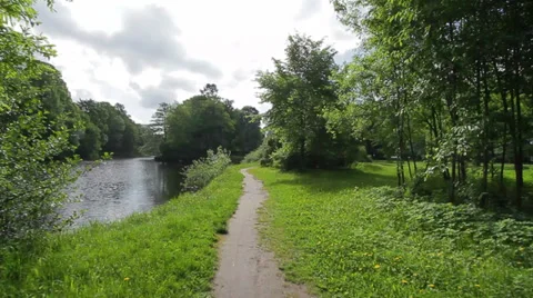 Narrow pathway Vídeos de archivo 35520129