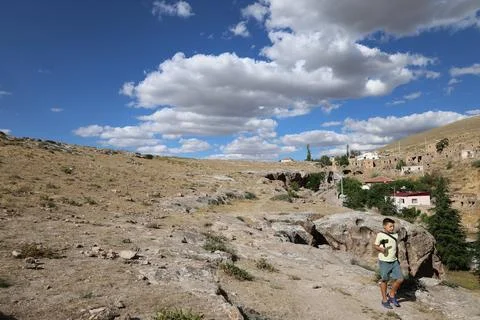 Narrow rock path.cloudy sky ancient city Stock-Fotos