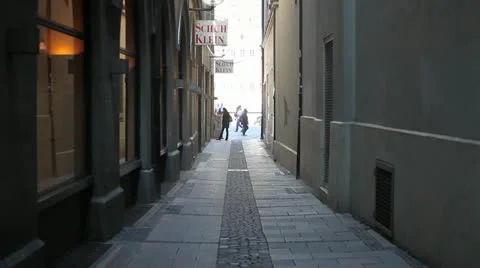 Narrow street in Munich 動画素材 11232625
