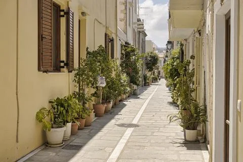 The narrow streets of the old town of Rethymno in Crete Stock Photos