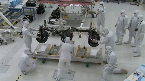 NASA scientists work in the lab to build the Mars Rover. Video stock 123364618