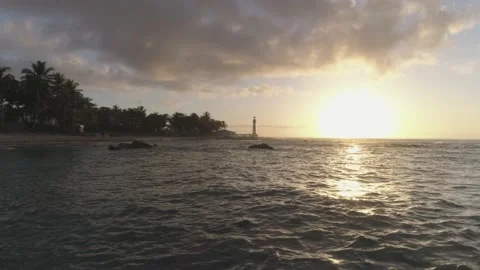 Nascer do sol no farol de itapuã 動画素材 169155062