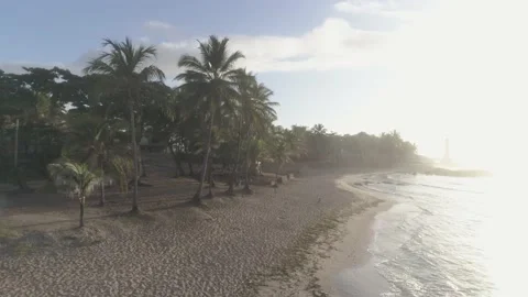 Nascer do sol no farol de itapuã 動画素材 169155263