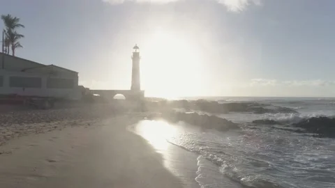 Nascer do sol no farol de itapuã 動画素材 169155388