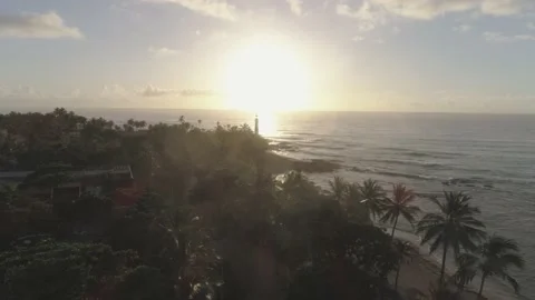 Nascer do sol no farol de itapuã 動画素材 169155502
