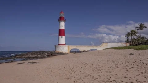 Nascer do sol no farol de itapuã 動画素材 169157005