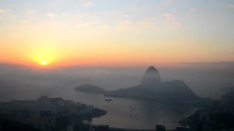 Nascer sol Rio de Janeiro Passagem de avião  Vídeos de archivo 169869726