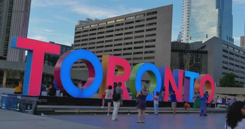 Nathan Phillips Square in Downtown Toronto Video stock 65704685