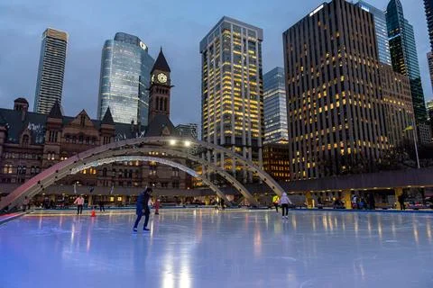 Nathan Phillips Square ice skating Toronto city skyline 스톡 사진