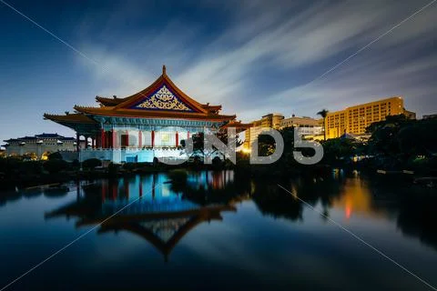 The National Concert Hall and a pond at night, at Taiwan Democracy Memorial P Stock Photos