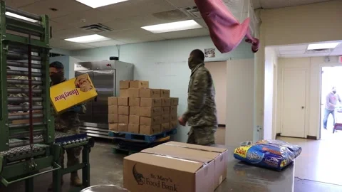 National Guard soldiers stacking boxes at Food Bank Vidéo 150354516