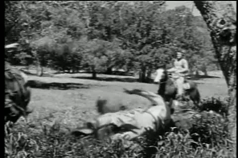 Native American falling from galloping horse during shootout 스톡 동영상 14524063