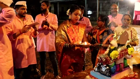 Native people reciting a religious prayer of lord Ganesha at Mumbai. Stock Footage 135979599
