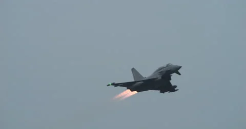 NATO Combat Airplane Takeoff with Maximum Afterburner Power and Pull up 库存影片 235184699