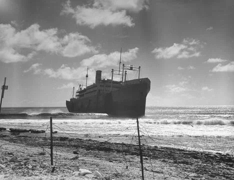 NATS (Naval Air Transport Service) in the Pacific: Beached ocean liner President Stock Photos