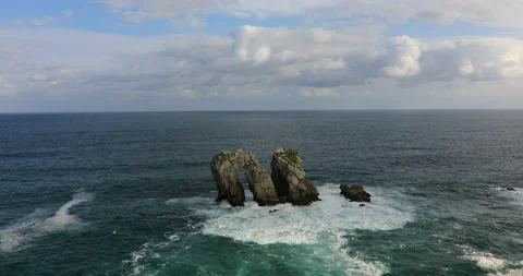 Natural arch of Playa de la Arnia at sunrise, Cantabria, Spain. 스톡 동영상 98469663