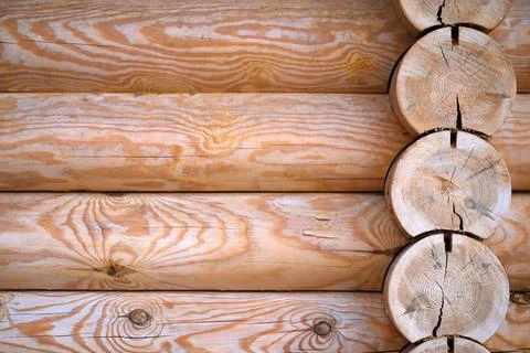 Natural background pattern of log wall. Construction of houses made of wood.. Foto stock