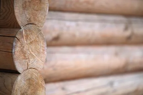 Natural background pattern of log wall. Construction of houses made of wood.. Foto stock