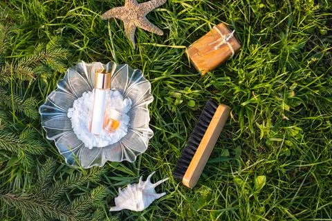 Natural, eco-friendly cleaning tools: soda in glass flower bowl near bamboo b Stock-Fotos