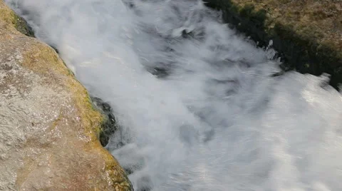 Natural fast mountain stream close up Vidéo 68927849