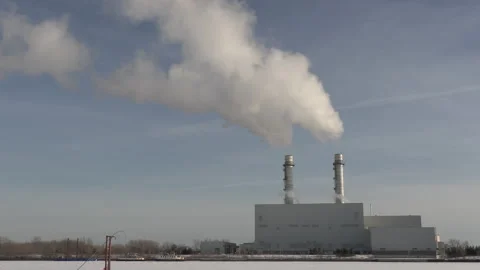 Natural gas electrical power generating plant emissions carbon into the air Vídeos de archivo 148754988