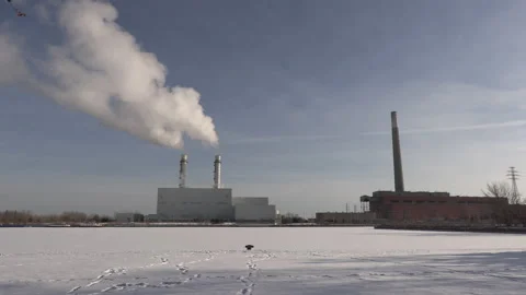 Natural gas electrical power generating plant emissions carbon into the air Vídeo Stock 148768693