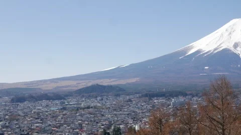 Natural landscape view of Mount Fuji cover with snow on the top of mountain.. Видео 329673364