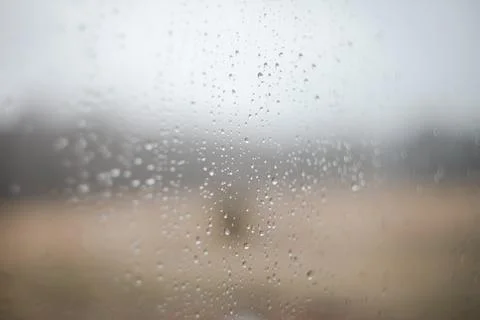 Natural pattern of rain drops on window glass surface. Foto stock