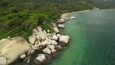 Natural pool tayrona total view 03 Vídeo Stock 326954555