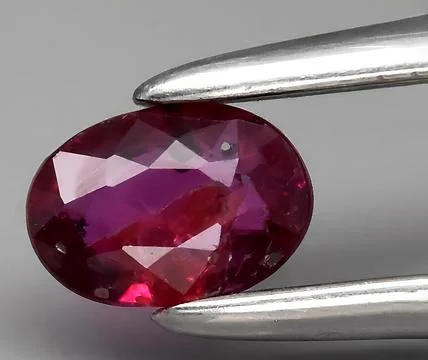 Natural red ruby corrundum gem on the background 스톡 사진