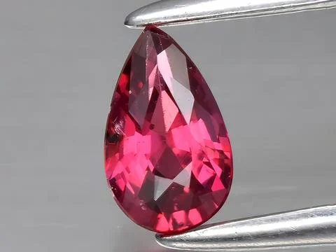 Natural red ruby corrundum gemstone on the background Foto stock