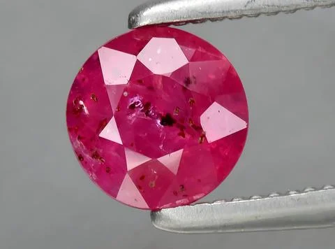 Natural red ruby gem on the background 库存照片