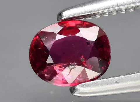 Natural red ruby gem on the background 库存照片