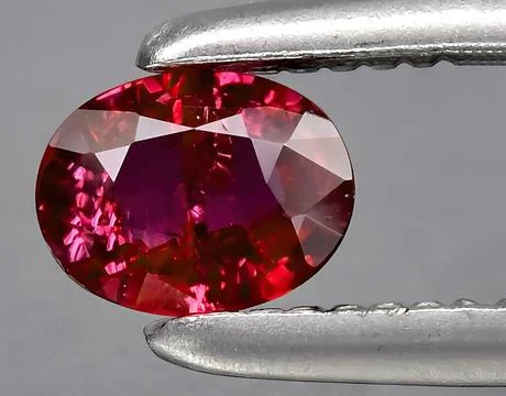 Natural red ruby gem on the background Foto stock