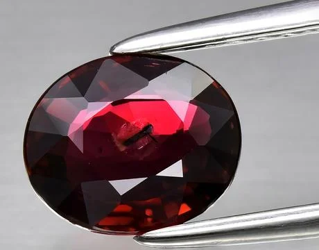 Natural red ruby gem on the background 库存照片