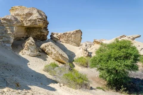 Natural rock formations and sparse vegetation at Lake Arco in Angola Foto stock