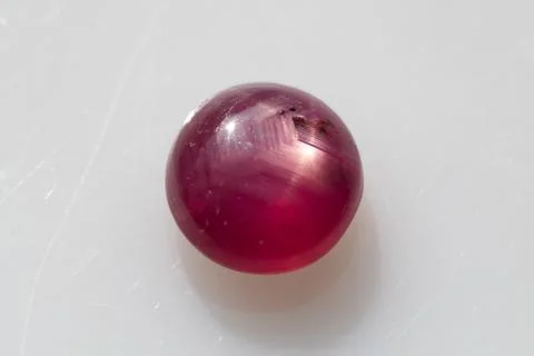 Natural Round Cabochon Red Ruby Gemstone Displaying Rare Six-Ray Star Pattern 스톡 사진