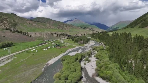 Natural scenery of snow capped mountains and grassland in Ili, Xinjiang China 스톡 동영상 307284332