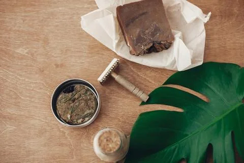 Natural soap, solid shampoo in metal tin, reusable razor, ubtan on wooden bac 스톡 사진