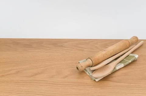 Natural solid wood kitchen tools and table napkin on a wooden tabletop Stock-Fotos