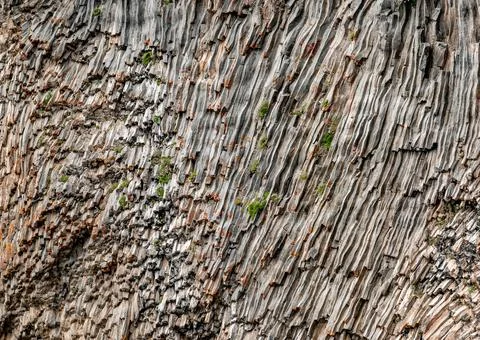 Natural stone background texture. Basalt columns, rock formation, unusual m.. Foto stock