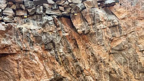 Natural Stone Wall Texture Inside Temppeliaukio Rock Church Helsinki Foto stock