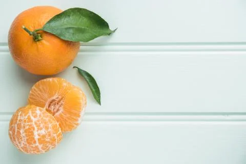 Natural sweet clementines on rustic table from above 스톡 사진