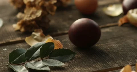Naturally colored Easter eggs with onion skin. Stock Footage 148941895